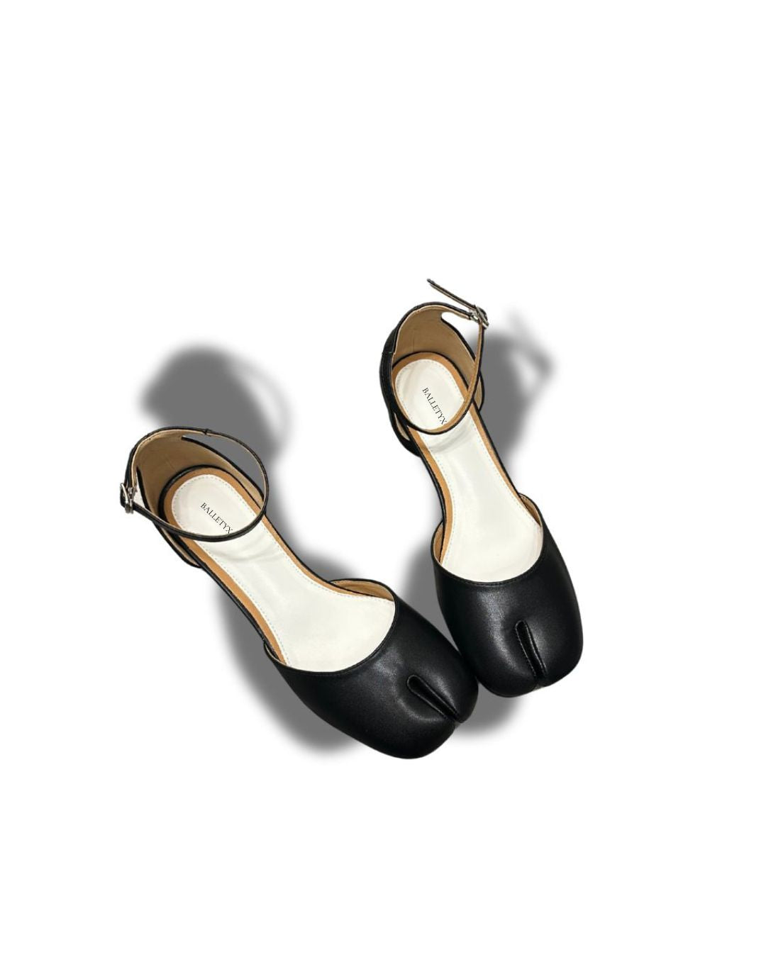 Escarpins à brides et talons bas